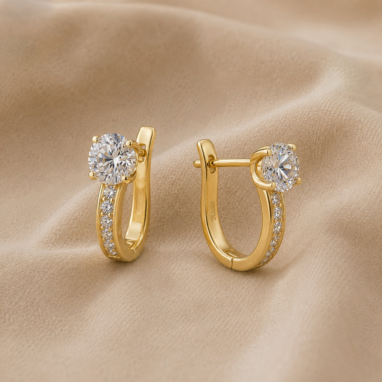 BOUCLES D'OREILLES CRÉOLES EN OR AVEC CRISTAUX
