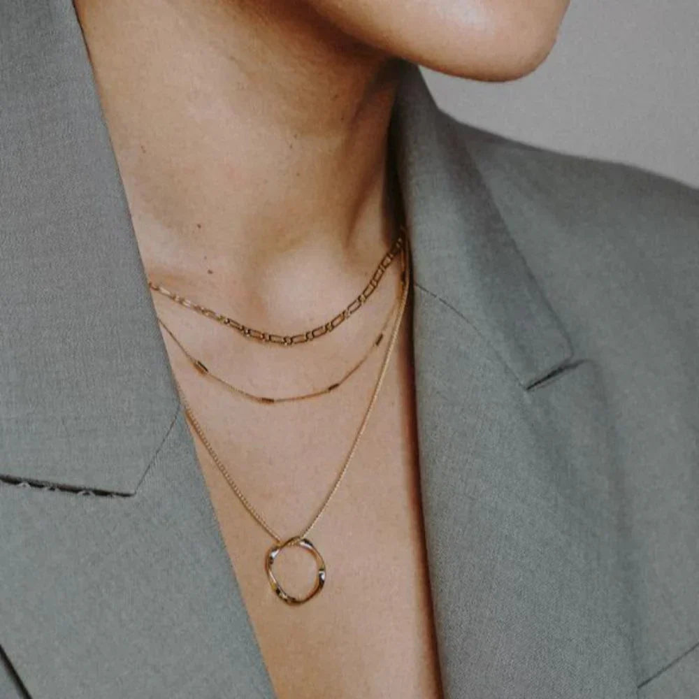 ENSEMBLE DE COLLIERS SUPERPOSÉS EN OR