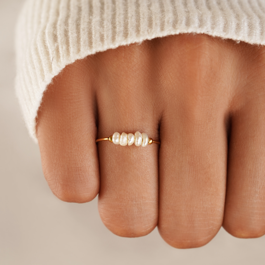 BAGUE EN OR DÉLICATE AUX PERLES D'EAU DOUCE