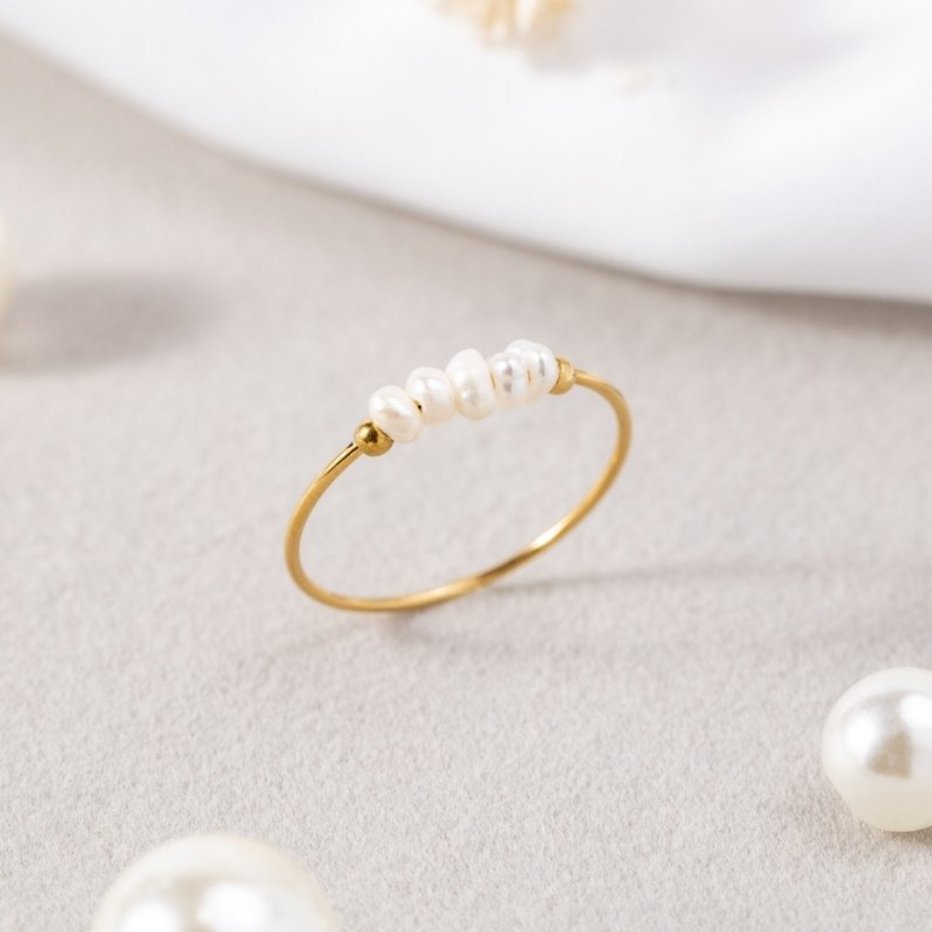 BAGUE EN OR DÉLICATE AUX PERLES D'EAU DOUCE