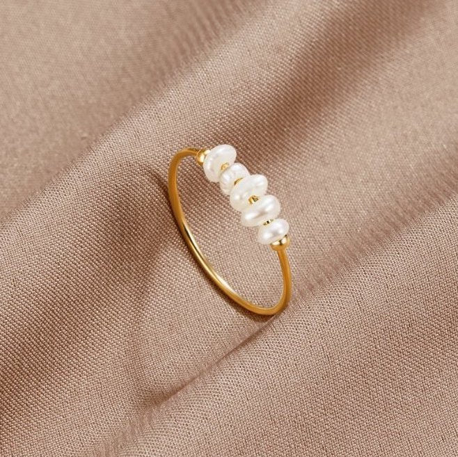 BAGUE EN OR DÉLICATE AUX PERLES D'EAU DOUCE