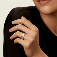 BAGUE EN ARGENT À PIERRE RECTANGULAIRE AVEC RANGÉES DE ZIRCONIUMS