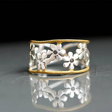 BAGUE EN ARGENT À PIERRE RECTANGULAIRE AVEC RANGÉES DE ZIRCONIUMS